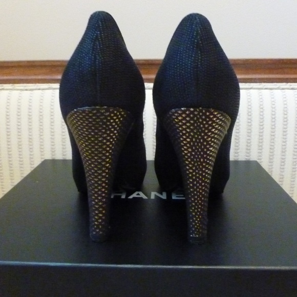 Chanel Textured Leather Metallic Gold Toe Pumps - Picture 7 of 8